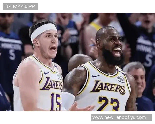 里夫斯谈球队阵容变化频繁称场上组合有时显得奇怪